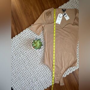 Express Beige Bodycon Sweetheart Neckline Short Sleeve Bodysuit XS